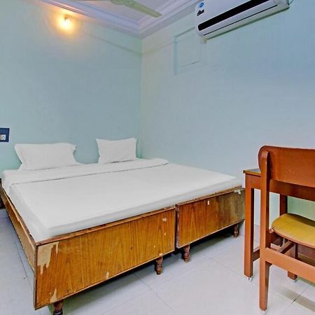 Hotel Decent Residency à Kākināda Extérieur photo