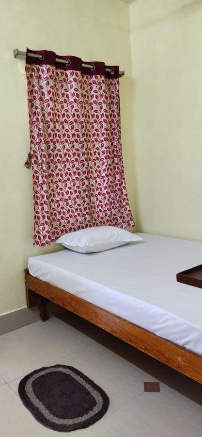 Hotel Decent Residency à Kākināda Extérieur photo